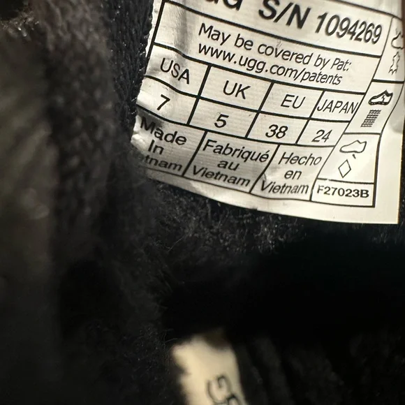 UGG Neumel Boots Women’s - Picture 5 of 6